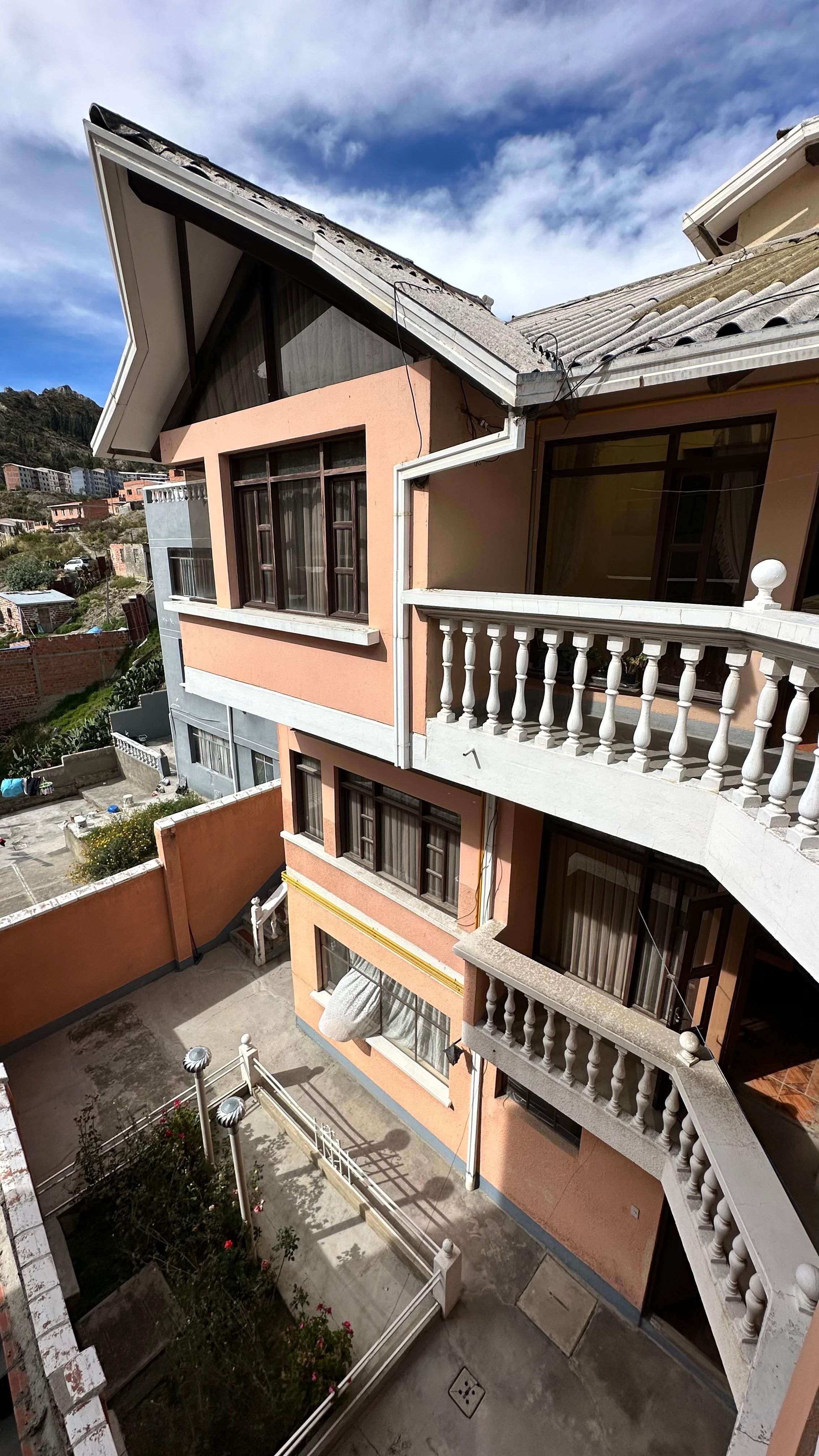 CASA MULTIFAMILIAR EN VENTA BELLA VISTA