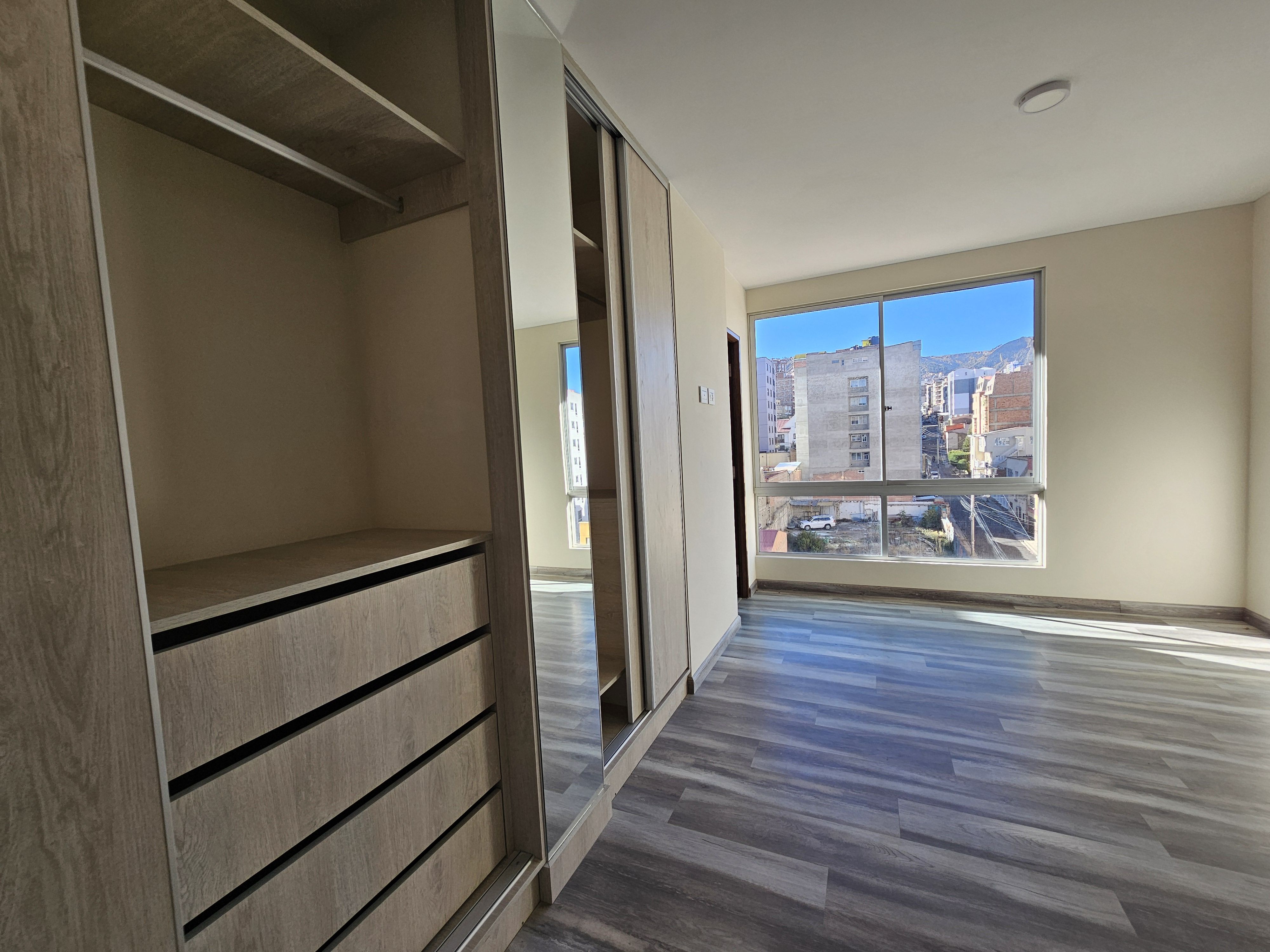 DEPARTAMENTOS 3D EN VENTA CON PARQUEO Y BAULERA
